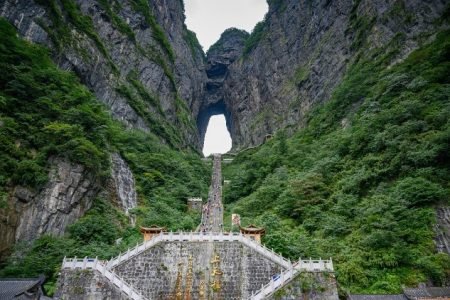 Paket Wisata Changsa Zhangjiajie + Chongqing (Ex Surabaya). Dep : 18 Dec 2025